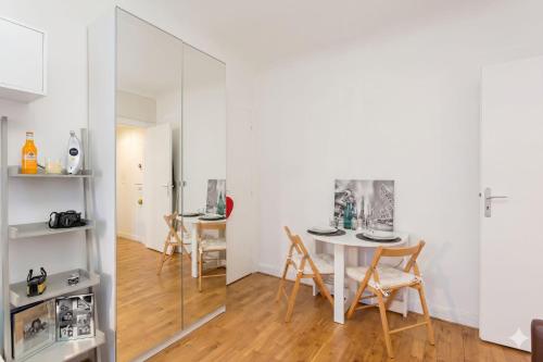 Charming Studio with Eiffel Tower Views in Pariss 15th
