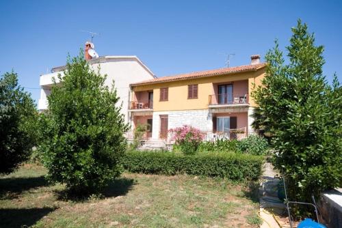 Unit 2 - Sea View 2-Bedroom Apartment with Free Parking