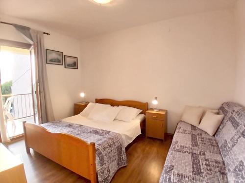 Unit 2 - Sea View 2-Bedroom Apartment with Free Parking