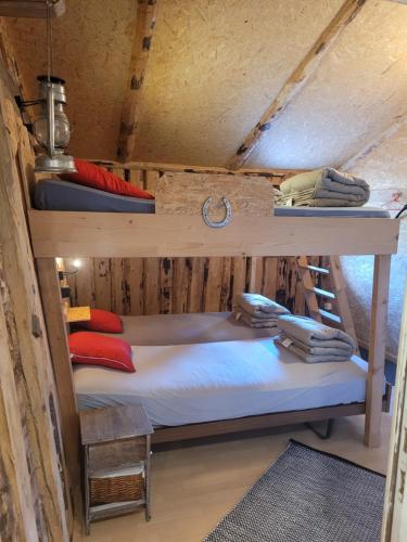a couple of bunk beds in a room at Beaver Creek Ranch in Rothenthurm