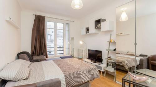 Charming Studio with Eiffel Tower Views in Pariss 15th