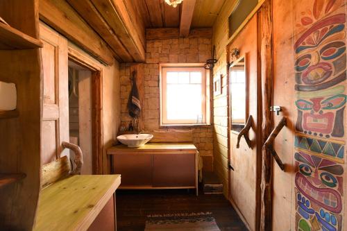 a small bathroom with a sink and a window at Saunaga suur puhkemaja Uneallikal, Harjumaal, kuni 11 inimest in Pae