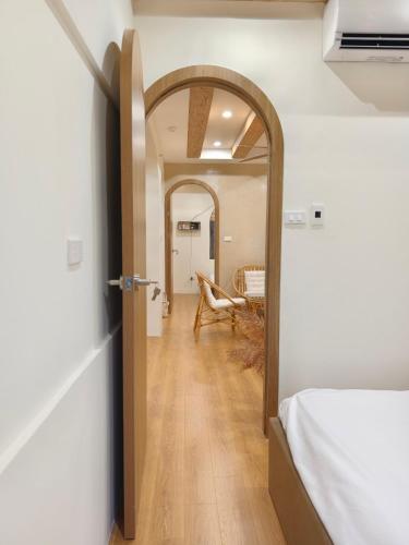 a hallway leading to a bedroom with an archway at Yuzu Home Hang Voi in Hanoi