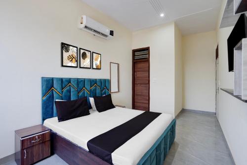 a bedroom with a large bed in a room at Hotel O The Signature Residency in Rohtak