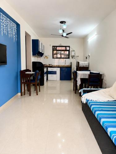 a kitchen and living room with a bed and a table at 400 m from thE beach 1bhk in Colva