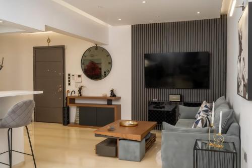 Elegant Oasis 2 BR Apt near the Marina & the Beach