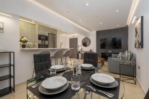 Elegant Oasis 2 BR Apt near the Marina & the Beach