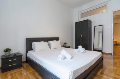 Modern 2BD apt in Athens , 3-min metro