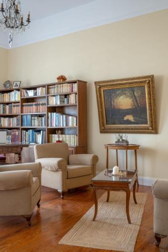 1930's neoclassical apt in the heart of Athens