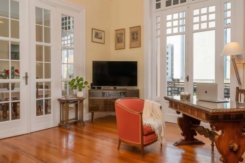 1930's neoclassical apt in the heart of Athens