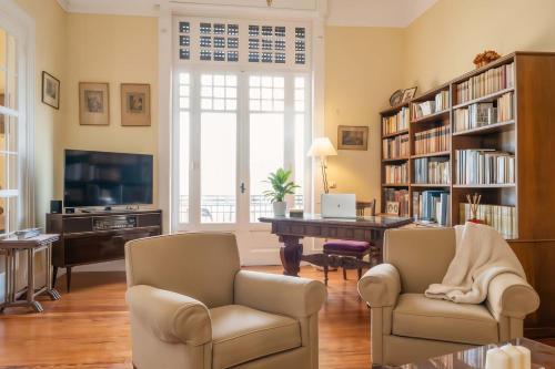 1930's neoclassical apt in the heart of Athens