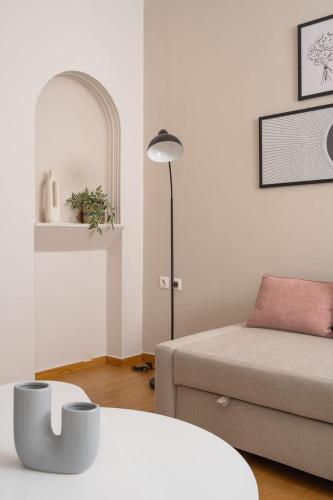 Athenian Classy 2BD Apt next to Metro Panepistimio