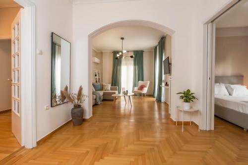 Athenian Classy 2BD Apt next to Metro Panepistimio