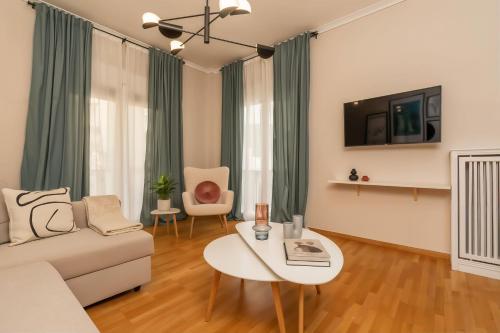 Athenian Classy 2BD Apt next to Metro Panepistimio