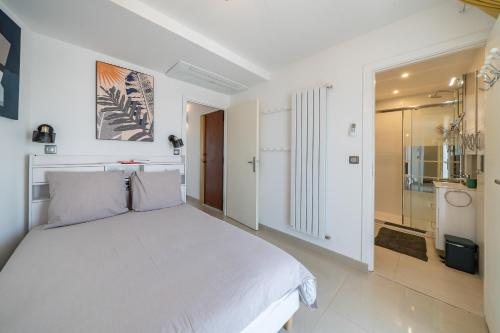 4 person apartment with sea view Cannes Croisette