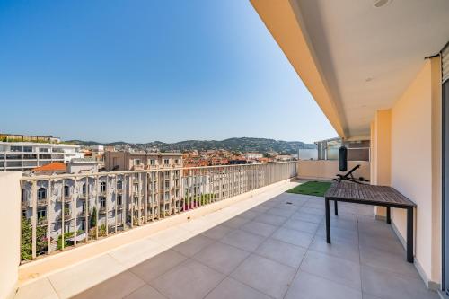 4 person apartment with sea view Cannes Croisette