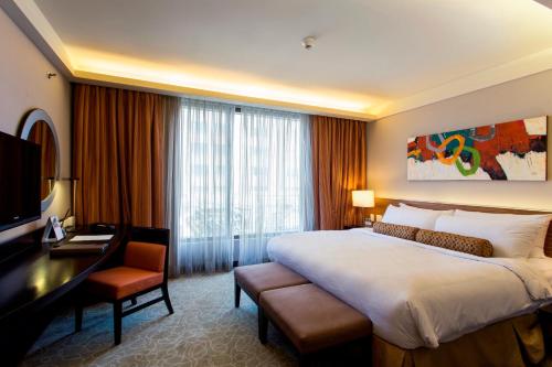 Postel nebo postele na pokoji v ubytování The Bellevue Manila