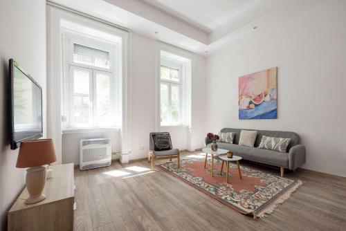 Artsy 3 Bed Flat w Bathtub Jewish Quarter