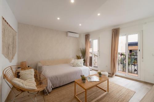 a bedroom with a bed and a chair and a table at Baélia Casa Serena in San Rafael