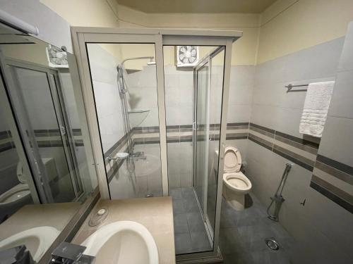 a bathroom with a toilet and a shower and a bidet at Heritage Cottage Kashmir Point in Murree