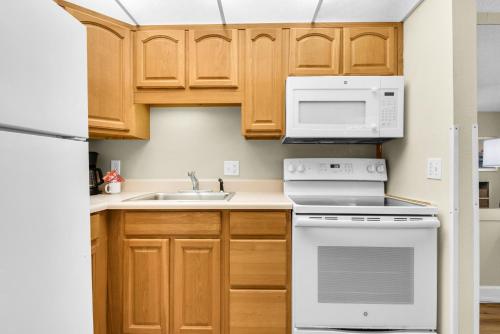 Destin Holiday Beach Resort photo 100