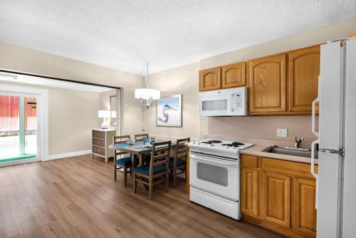 Destin Holiday Beach Resort photo 75