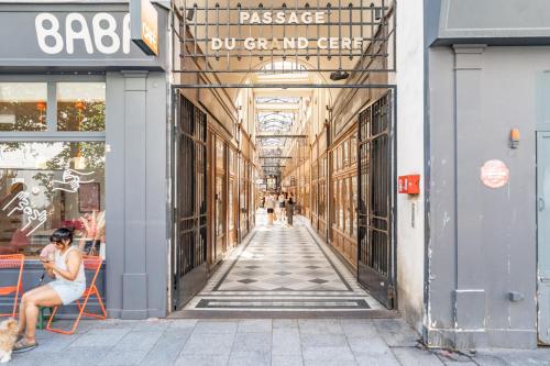 Elegant Design Studio & Montorgueil & Air Conditioning