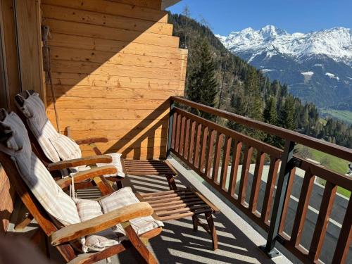 Cosy 2-bed chalet apt with pool, Verbier centre
