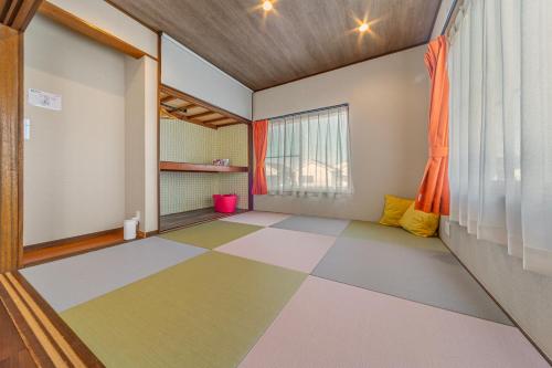 a room with a large window and a colorful floor at Third Place Villa KISARAZU in Kisarazu