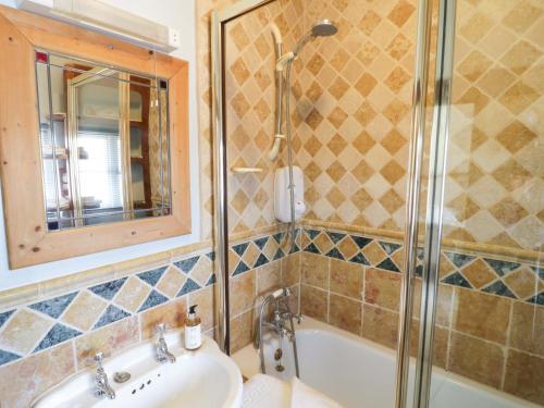 a bathroom with a sink and a shower at Elmhurst Cottage in Quinton
