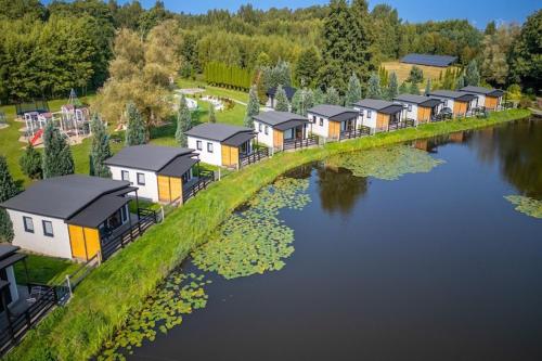 Single-story holiday home by the pond no 8