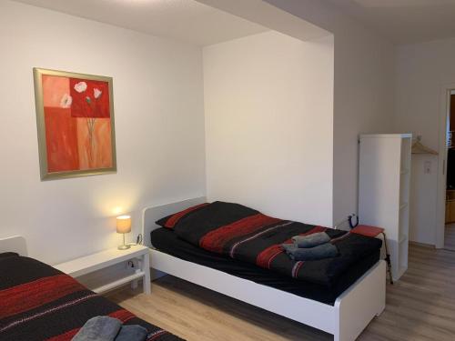 a bedroom with a bed and a painting on the wall at Schöne Ferienwohnung bei Lennestadt in Kirchhundem