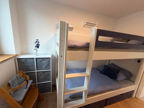 a room with two bunk beds and a desk at Ferienwohnung zum Buchfeld in Windesheim