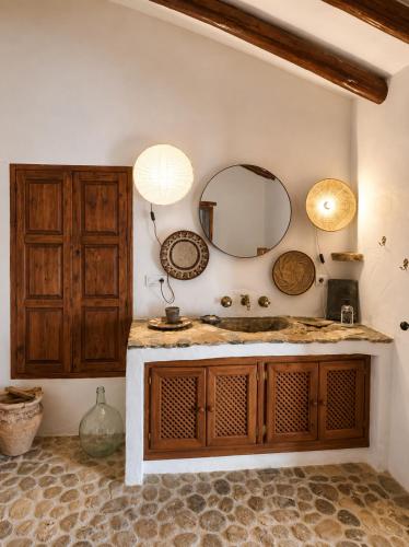 a bathroom with a sink and a mirror on the wall at Finca Dariana Padel & Pool in Alora