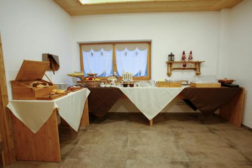 Makanan di atau berdekatan hotel
