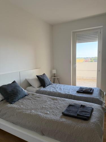 two beds sitting next to each other in a bedroom at Petrocelli apartment in La Romanina