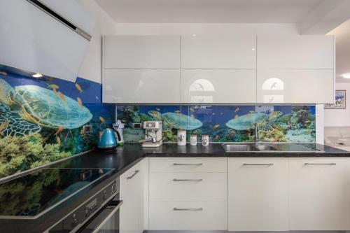 Apartment Ayni With Private Pool - Happy Rentals
