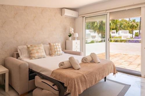Luxury Golf Beach Villa in Guadalmina Baja Pool