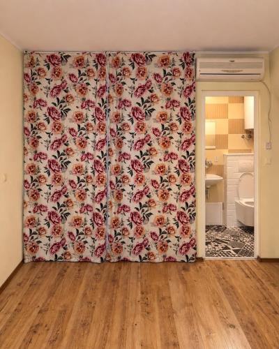a room with a floral shower curtain in a bathroom at Villa SUN in Kiten
