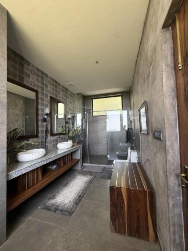 a bathroom with two sinks and a shower at Mum Griham in Rewalsar