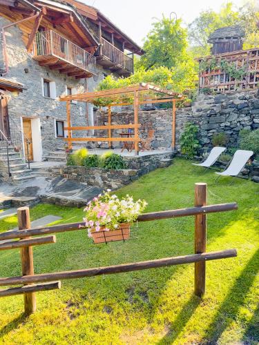 a garden with a wooden fence and flowers in a yard at Little Wild House in Saint Vincent
