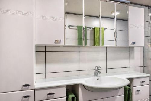 a bathroom with a sink and a mirror at Ferienhaus Eisfelder Blick in Eisfeld