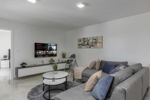 Spacious Pool Apartment Crikvenica - Happy Rentals