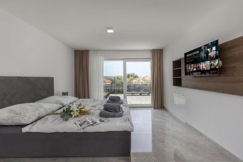 Spacious Pool Apartment Crikvenica - Happy Rentals