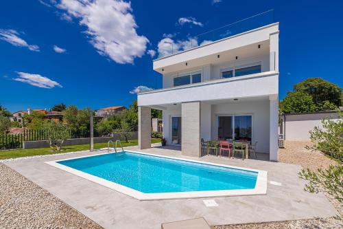 Villa MATE s bazenom i prekrasnim pogledom na more