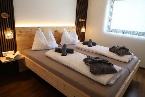 two beds with pillows on top of them at Maritsch I Apartments in Naturno