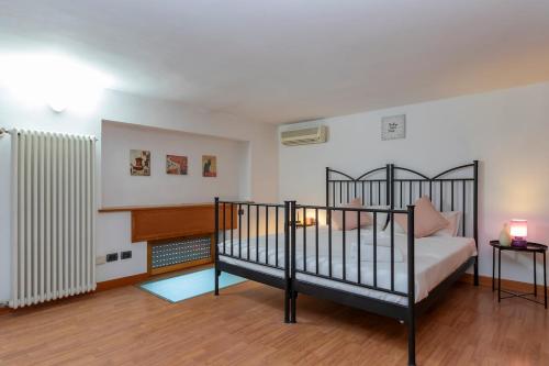 Xenia - 4 room apt in Via Zamenhof 21