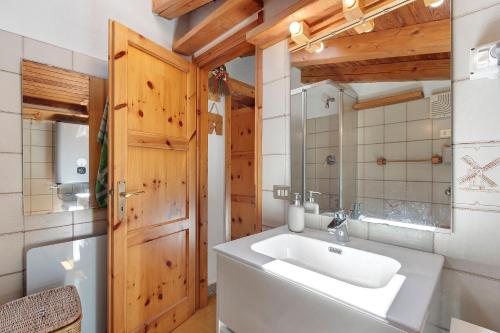 a bathroom with a sink and a mirror at La Tana con l'Ermellino in Morgex