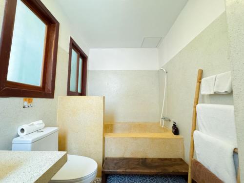 a bathroom with a toilet and a bath tub at Saravoan Royal Palace in Phnom Penh
