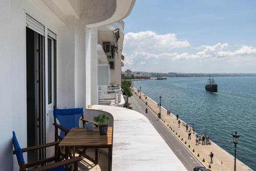 True Blue by halu! - Seafront 2-bedroom apartment